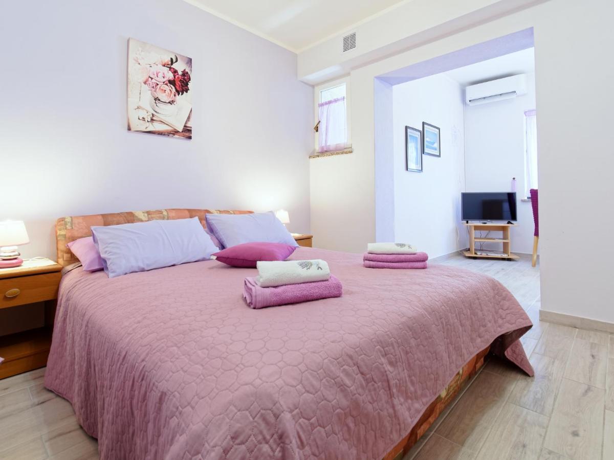Apartments Marta By Rent Istria Novigrad  ภายนอก รูปภาพ